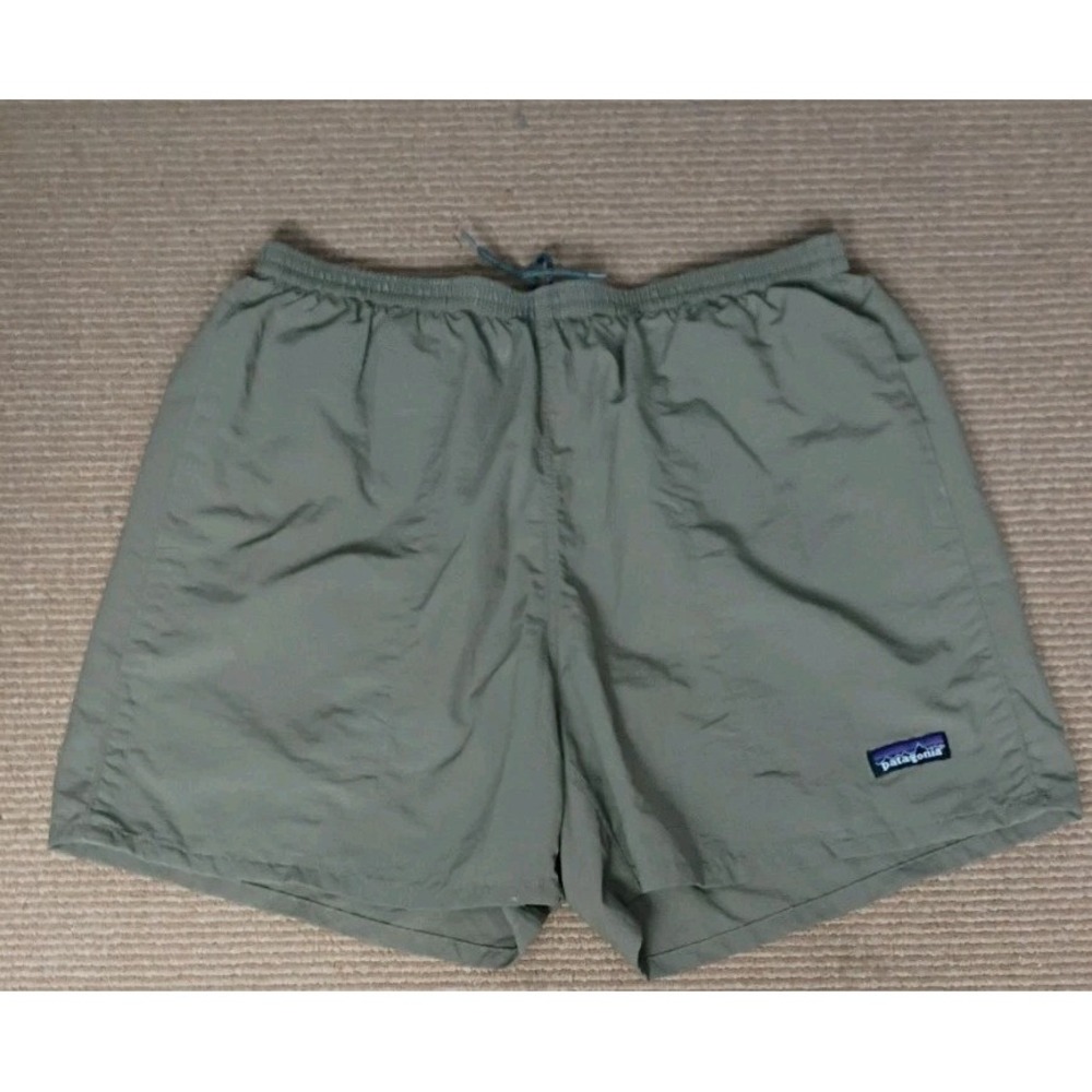 Patagonia  Green Men's Baggies Shorts Size M Elastic Waist Drawstrings Pockets
